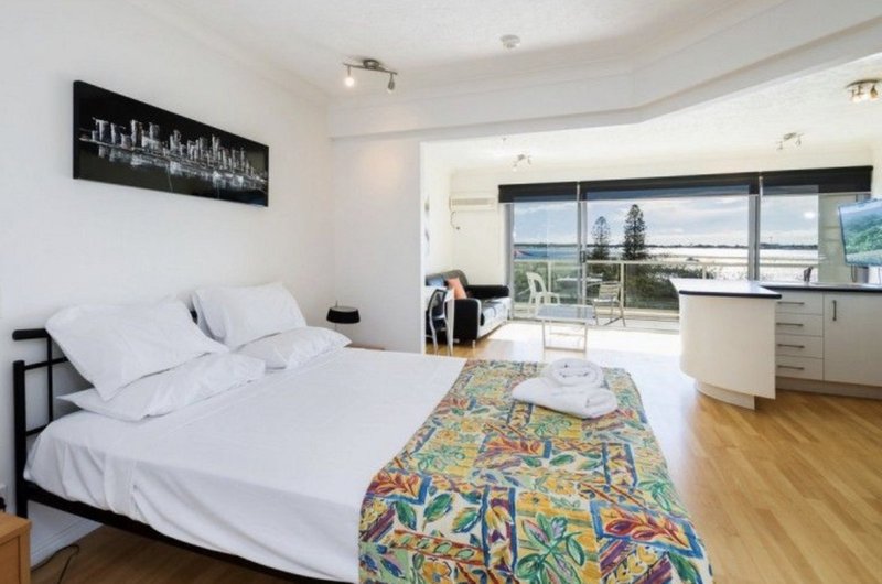 Photo - 56/106-108 Marine Parade, Southport QLD 4215 - Image 7