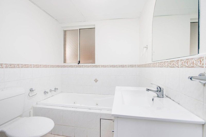 Photo - 5/62-64 Fullagar Road, Wentworthville NSW 2145 - Image 5