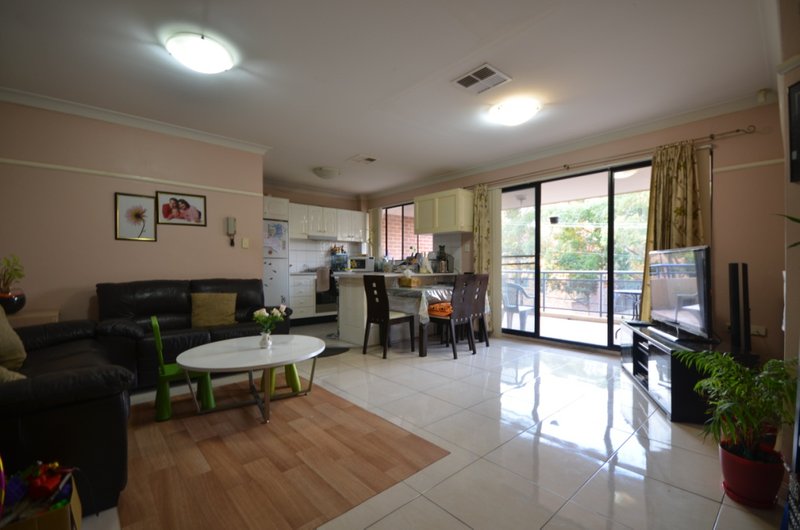 Photo - 5/62 Fullagar Road, Wentworthville NSW 2145 - Image 3