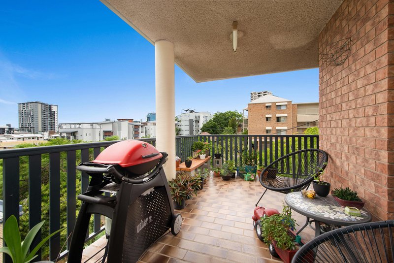 Photo - 5/66 Kensington Terrace, Toowong QLD 4066 - Image 4