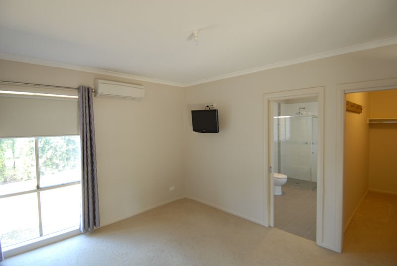 Photo - 568 Harfleur Street, Deniliquin NSW 2710 - Image 4