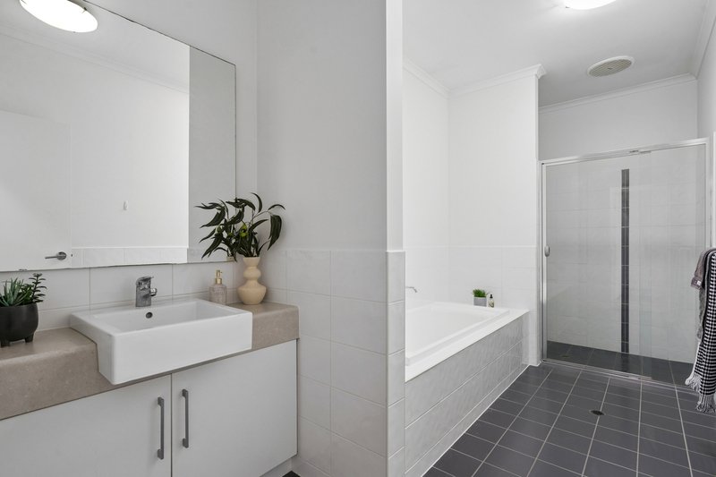 Photo - 56A York Avenue, Clovelly Park SA 5042 - Image 13