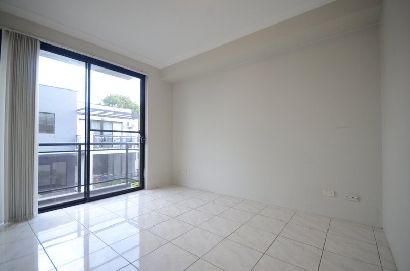 Photo - 5/7-9 Short Street, Wentworthville NSW 2145 - Image 5