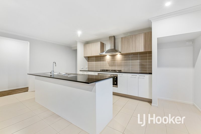 Photo - 57 Abbeyard Drive, Clyde VIC 3978 - Image 3