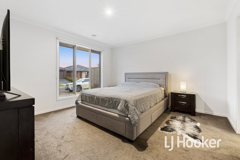 Photo - 57 Abbeyard Drive, Clyde VIC 3978 - Image 5