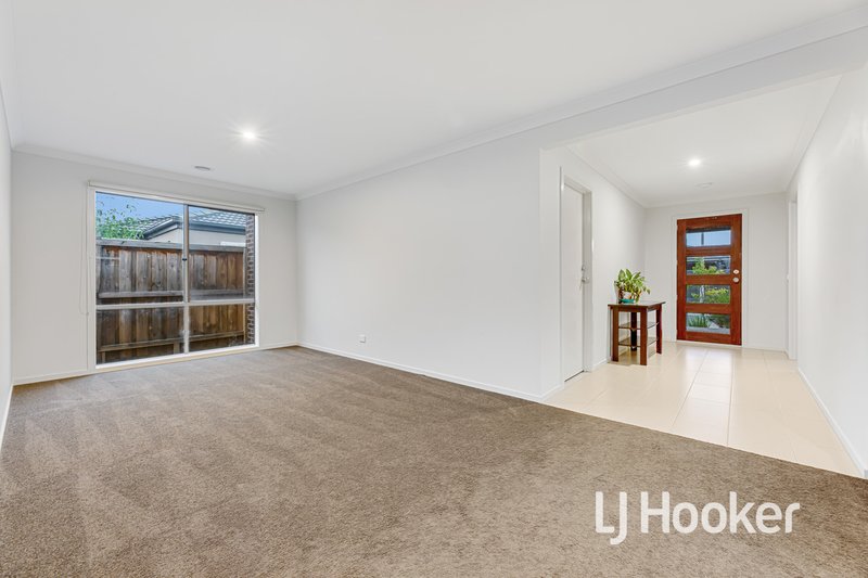 Photo - 57 Abbeyard Drive, Clyde VIC 3978 - Image 9