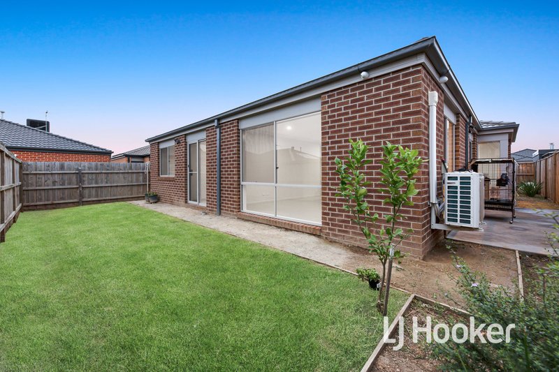 Photo - 57 Abbeyard Drive, Clyde VIC 3978 - Image 11