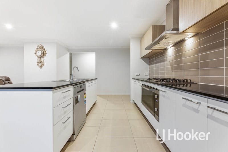 Photo - 57 Abbeyard Drive, Clyde VIC 3978 - Image 12