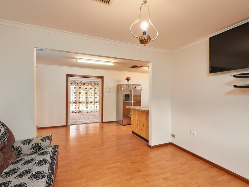 Photo - 57 Adjin Street, Mount Austin NSW 2650 - Image 4