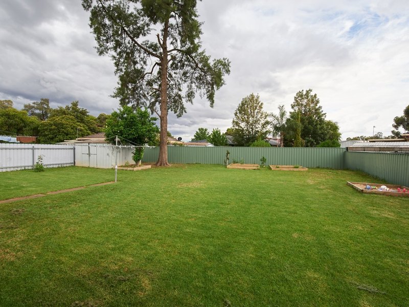 Photo - 57 Adjin Street, Mount Austin NSW 2650 - Image 10