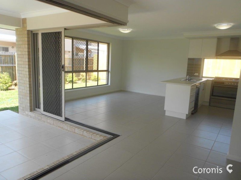 Photo - 57 Admirality Circuit, Lawnton QLD 4501 - Image 2