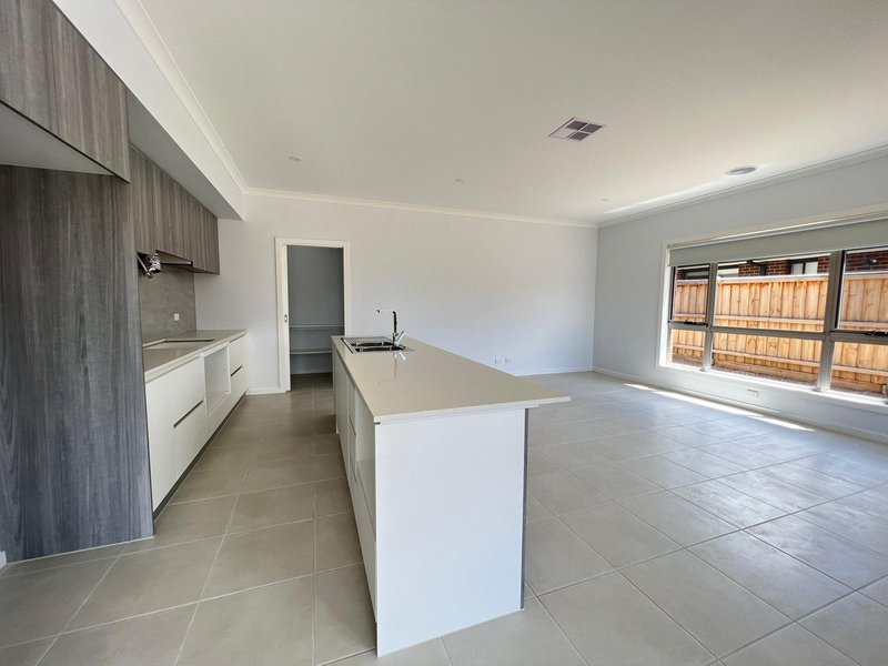 Photo - 57 Ambassador Crescent, Point Cook VIC 3030 - Image 23