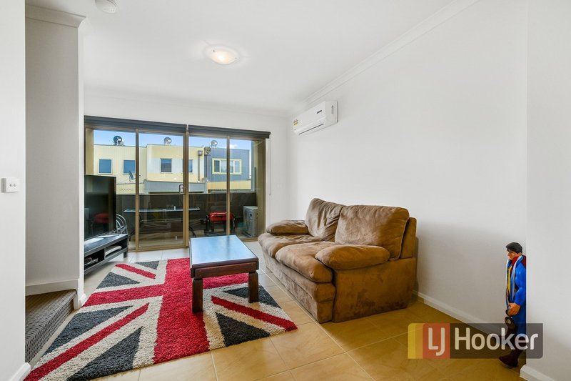 Photo - 57 Annecy Lane, Pakenham VIC 3810 - Image 4