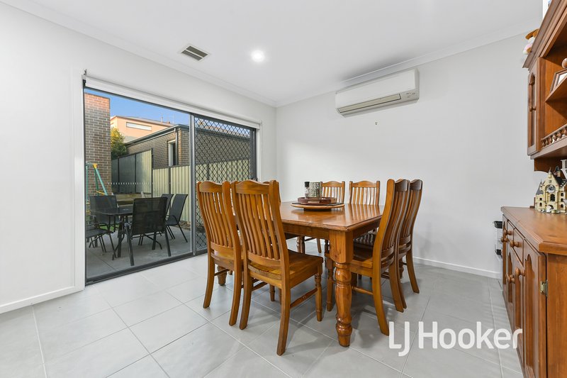 Photo - 57 Atlantic Drive, Pakenham VIC 3810 - Image 4