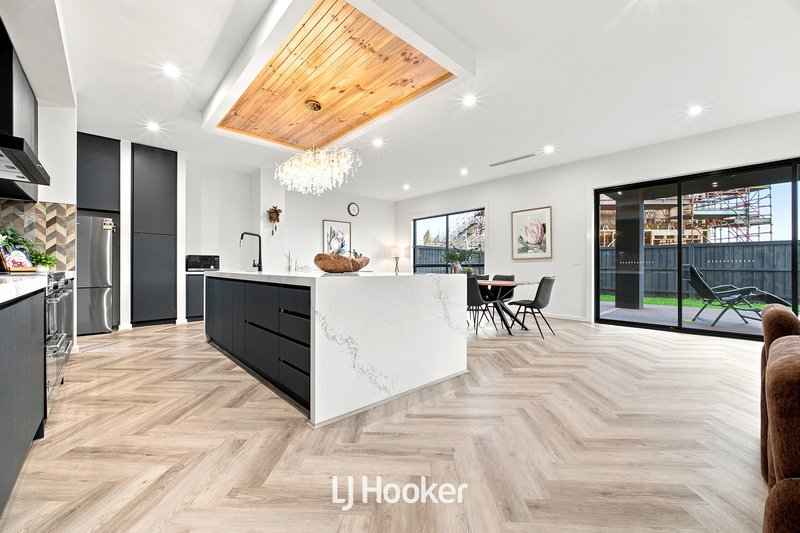 Photo - 57 Bausch Street, Berwick VIC 3806 - Image 7