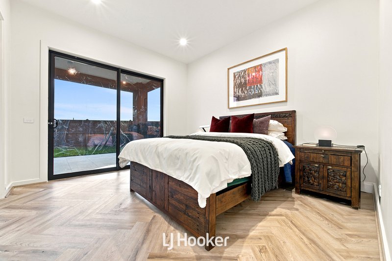 Photo - 57 Bausch Street, Berwick VIC 3806 - Image 23