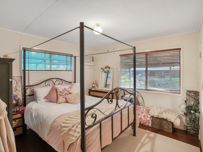 Photo - 57 Beresford Crescent, Dysart QLD 4745 - Image 2