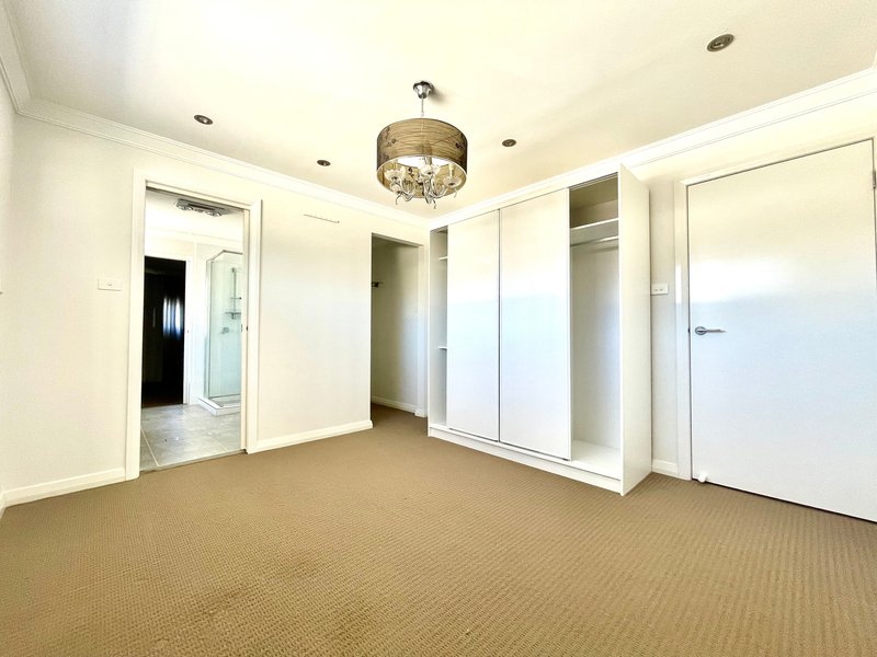 Photo - 57 Bernier Way, Green Valley NSW 2168 - Image 11