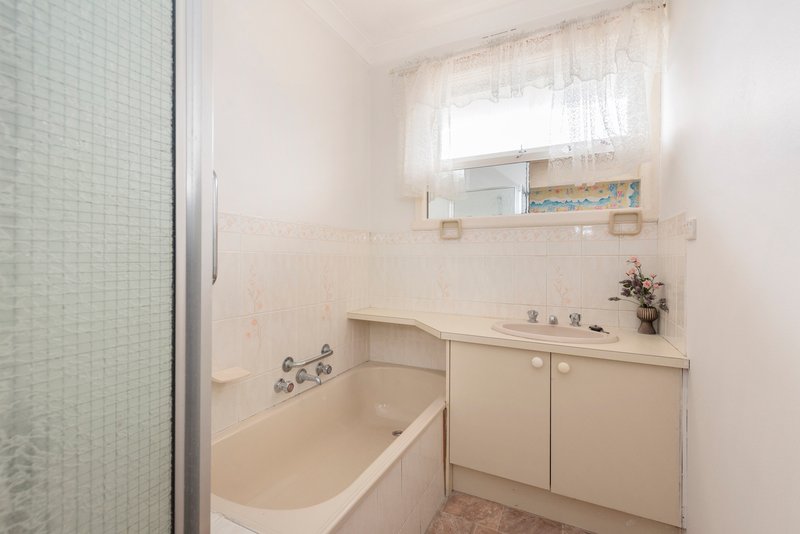 Photo - 57 Bona Vista Road, Bayswater VIC 3153 - Image 4