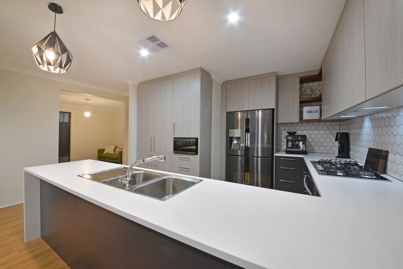 Photo - 57 Boomerang Loop, Banksia Grove WA 6031 - Image 13