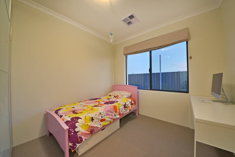 Photo - 57 Boomerang Loop, Banksia Grove WA 6031 - Image 26