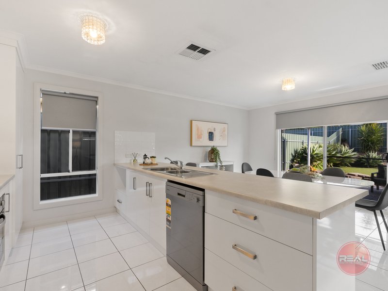 Photo - 57 Brooklyn Drive, Hallett Cove SA 5158 - Image 10