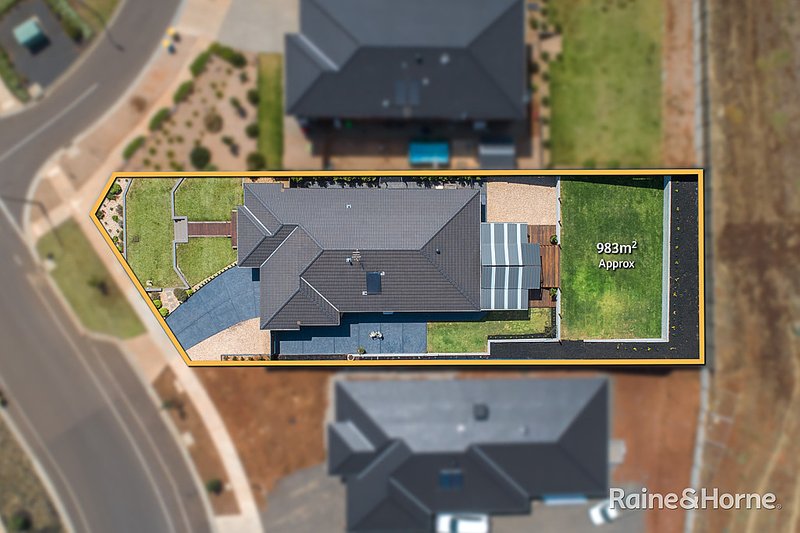 Photo - 57 Budburst Drive, Sunbury VIC 3429 - Image 3