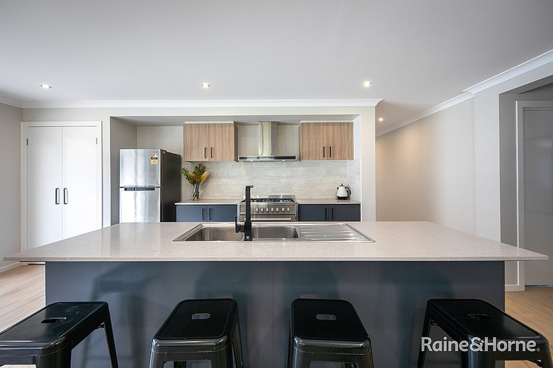 Photo - 57 Budburst Drive, Sunbury VIC 3429 - Image 6