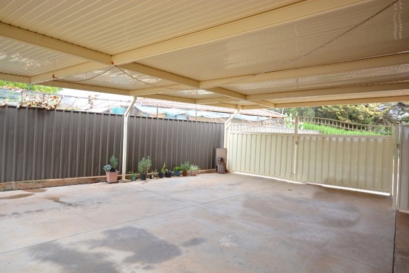 Photo - 57 Burley Street, Griffith NSW 2680 - Image 13