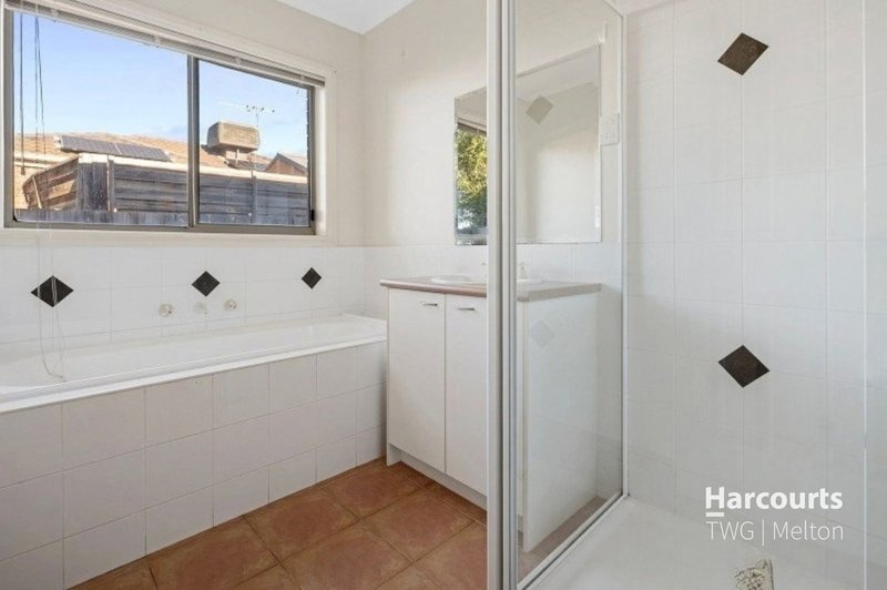 Photo - 57 Caitlyn Drive, Harkness VIC 3337 - Image 7