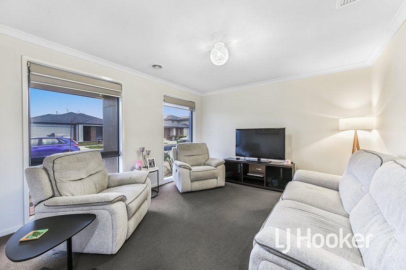 Photo - 57 Castillo Avenue, Clyde North VIC 3978 - Image 2