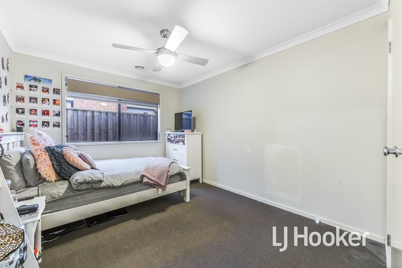 Photo - 57 Castillo Avenue, Clyde North VIC 3978 - Image 11