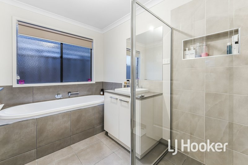 Photo - 57 Castillo Avenue, Clyde North VIC 3978 - Image 12