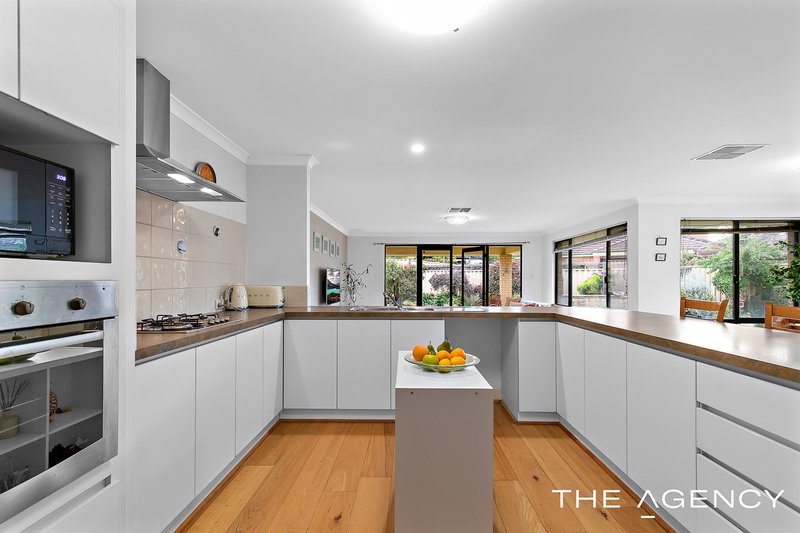 Photo - 57 Chivalry Way, Atwell WA 6164 - Image 11