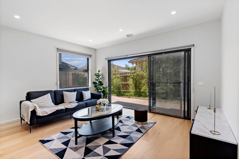 Photo - 5/7 Churchill Avenue, Chadstone VIC 3148 - Image 2