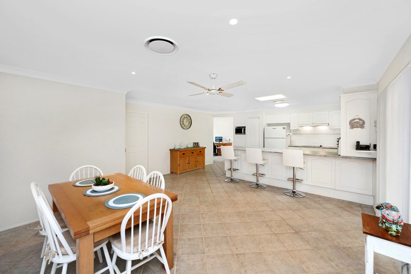 Photo - 57 Coonanga Avenue, Budgewoi NSW 2262 - Image 3