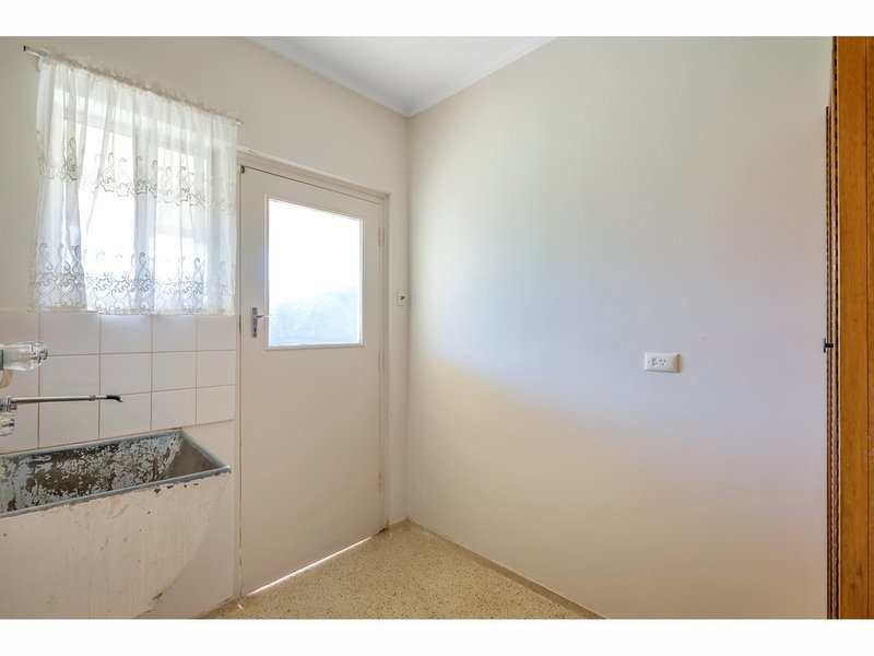 Photo - 57 Cresdee Road, Campbelltown SA 5074 - Image 10