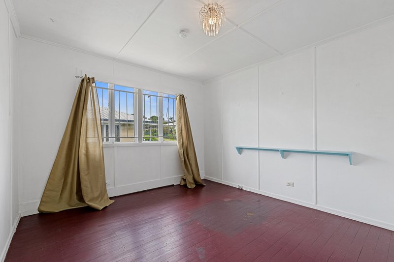 Photo - 57 Curve Avenue, Wynnum QLD 4178 - Image 7