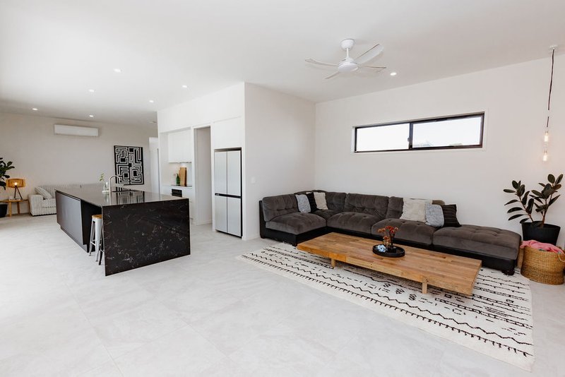 Photo - 57 Deering Place, Innes Park QLD 4670 - Image 9