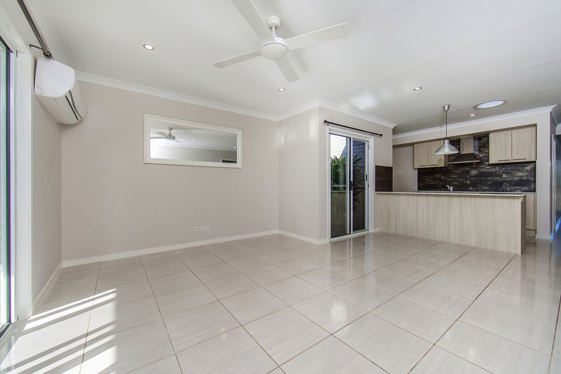 Photo - 57 Denham Cres , North Lakes QLD 4509 - Image 4