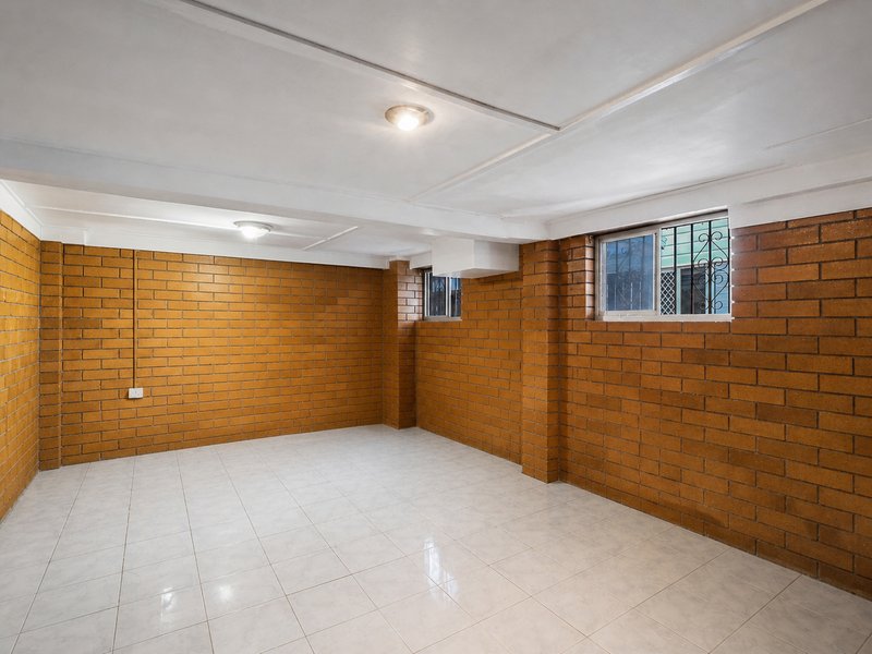 Photo - 57 Deshon Street, Woolloongabba QLD 4102 - Image 9