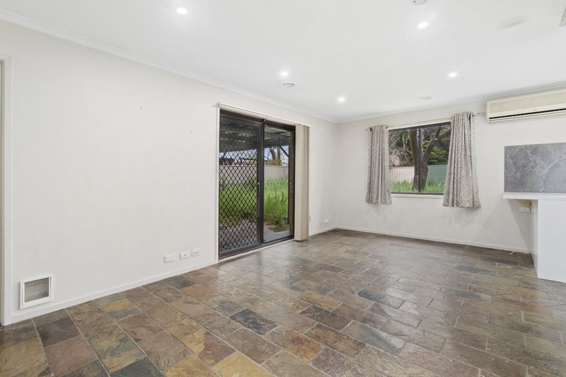 Photo - 57 Ellerston Avenue, Isabella Plains ACT 2905 - Image 5