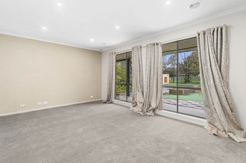 Photo - 57 Ellerston Avenue, Isabella Plains ACT 2905 - Image 7