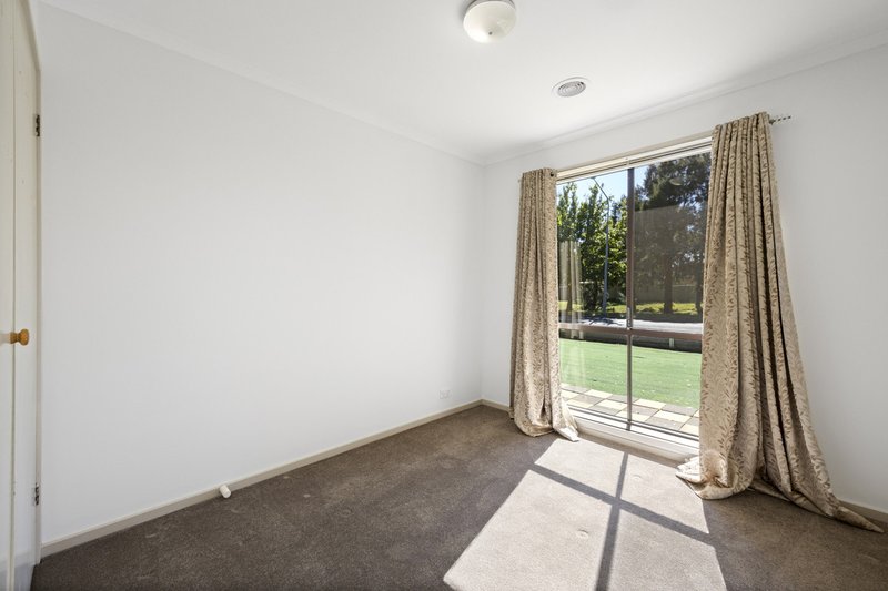 Photo - 57 Ellerston Avenue, Isabella Plains ACT 2905 - Image 15