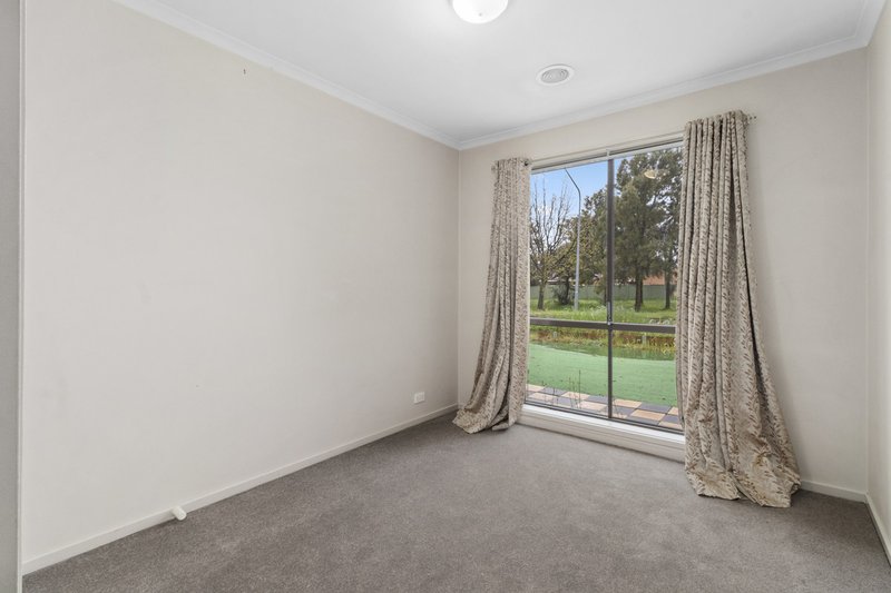 Photo - 57 Ellerston Avenue, Isabella Plains ACT 2905 - Image 18