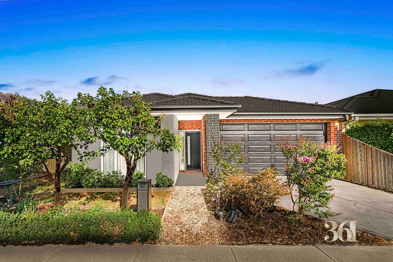 Photo - 57 Exploration Avenue, Werribee VIC 3030 - Image 2