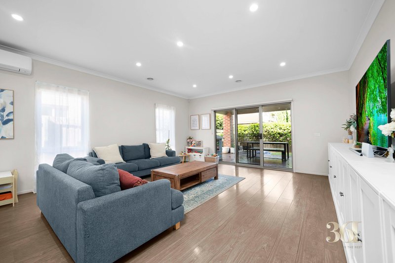 Photo - 57 Exploration Avenue, Werribee VIC 3030 - Image 10