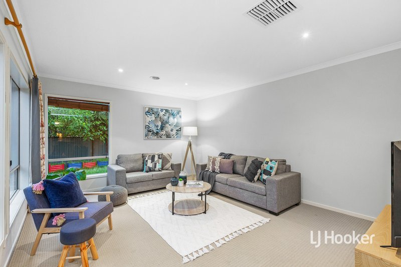 Photo - 57 Fairbridge Road, Point Cook VIC 3030 - Image 8