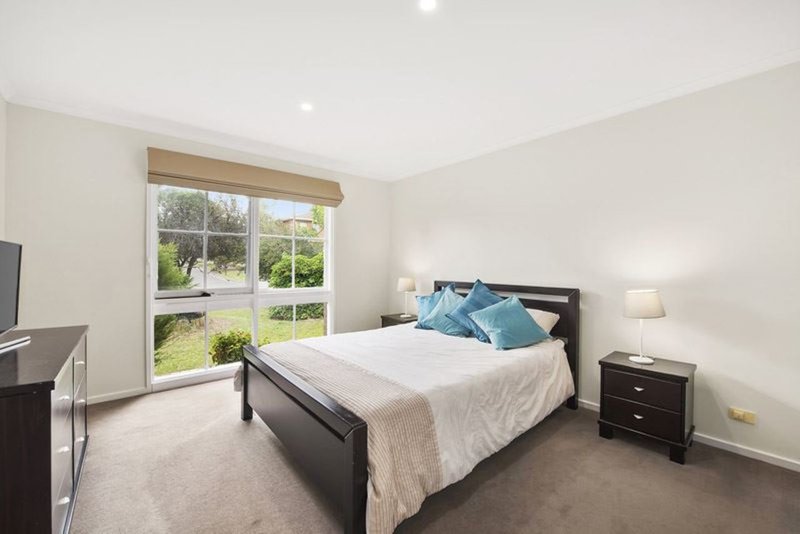 Photo - 57 Galahad Crescent, Glen Waverley VIC 3150 - Image 6