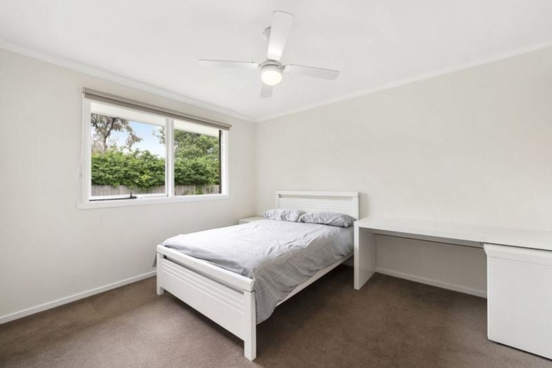 Photo - 57 Galahad Crescent, Glen Waverley VIC 3150 - Image 7